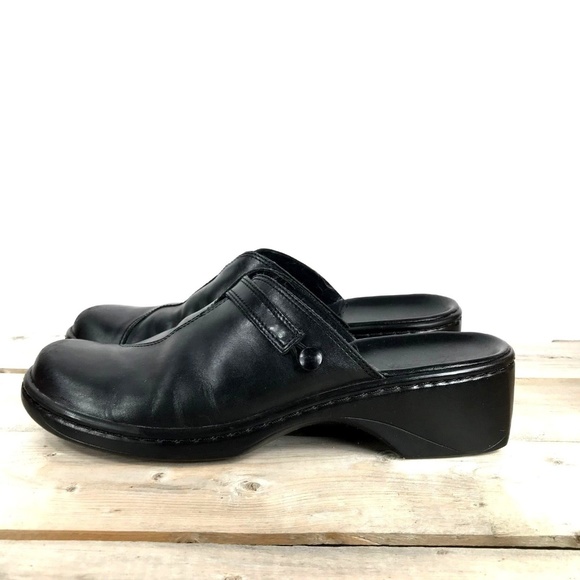 Clarks Shoes - ❤️ SOLD ❤️.  Clark's